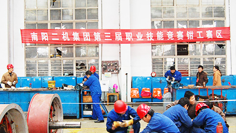 ɭ��������-׷�󽡿�,����һ��ɳ����ŵ��������վ���ǯ������